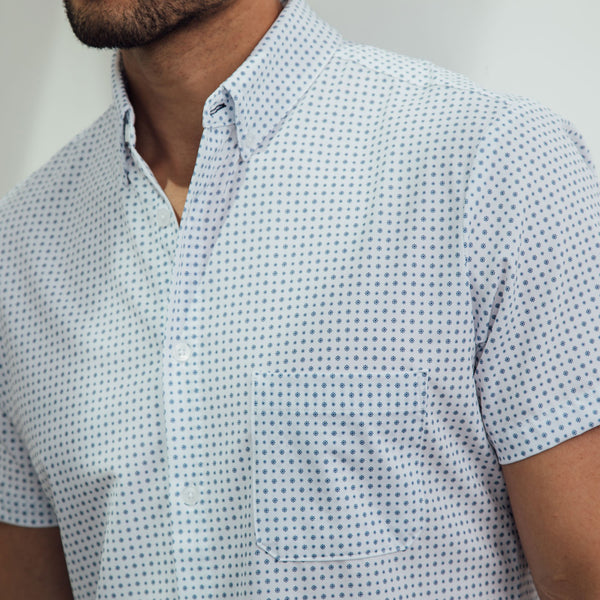 Darst - White Blue Daisy Print, lifestyle/model photo
